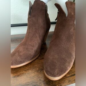 Tesori Leather Upper Booties, Brown, Size 8, Pre Owned Condition